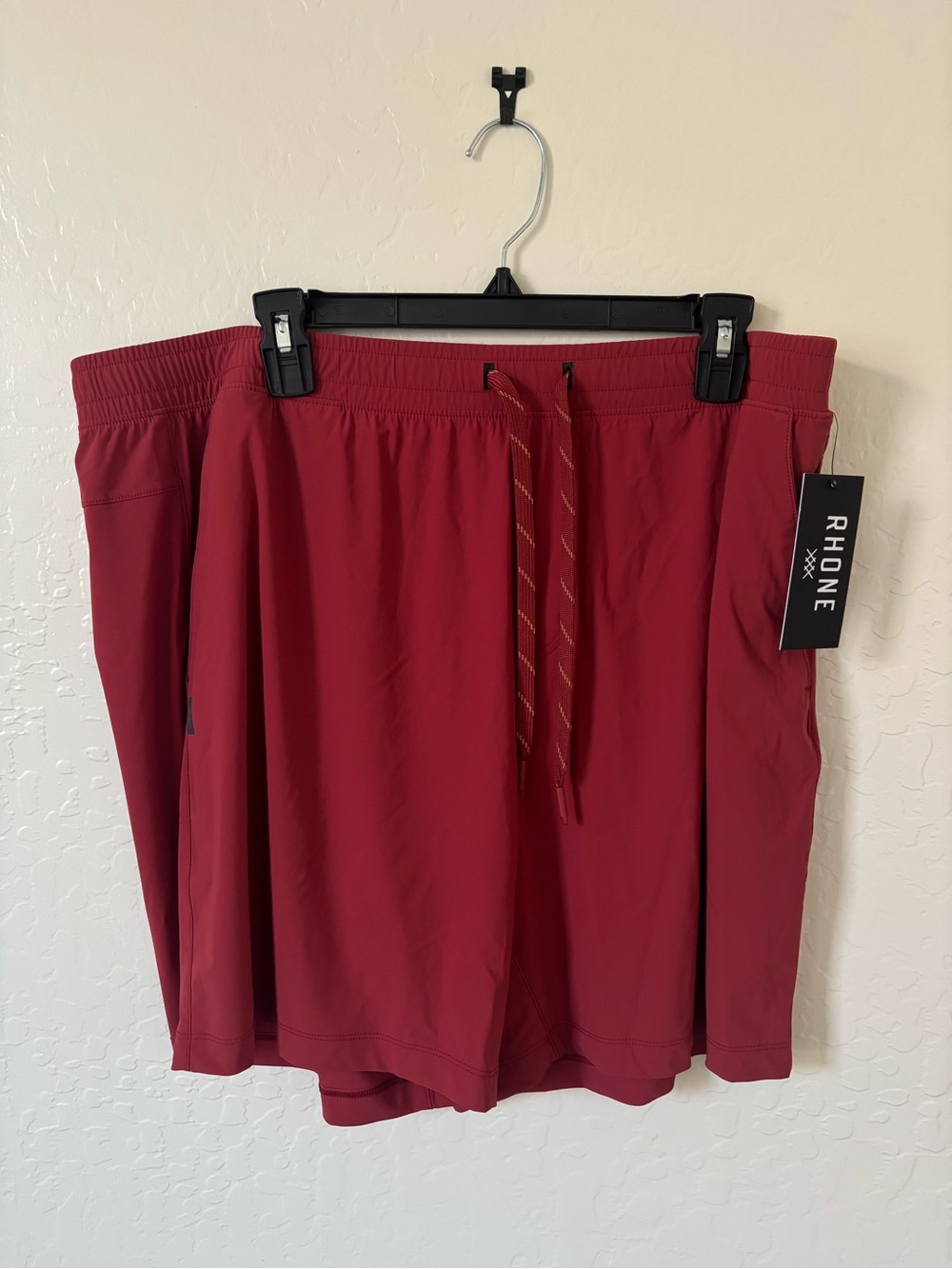 Rhone Men’s Pursuit 7” Unlined Shorts XXL Red Brick  Athletic Gym Stretch NWT